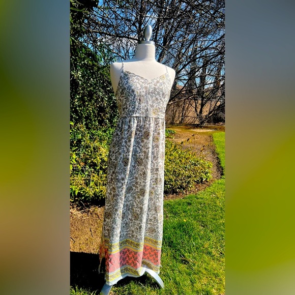 LOFT Floral 🌺 Maxi Dress in White and Pink - Picture 3 of 8